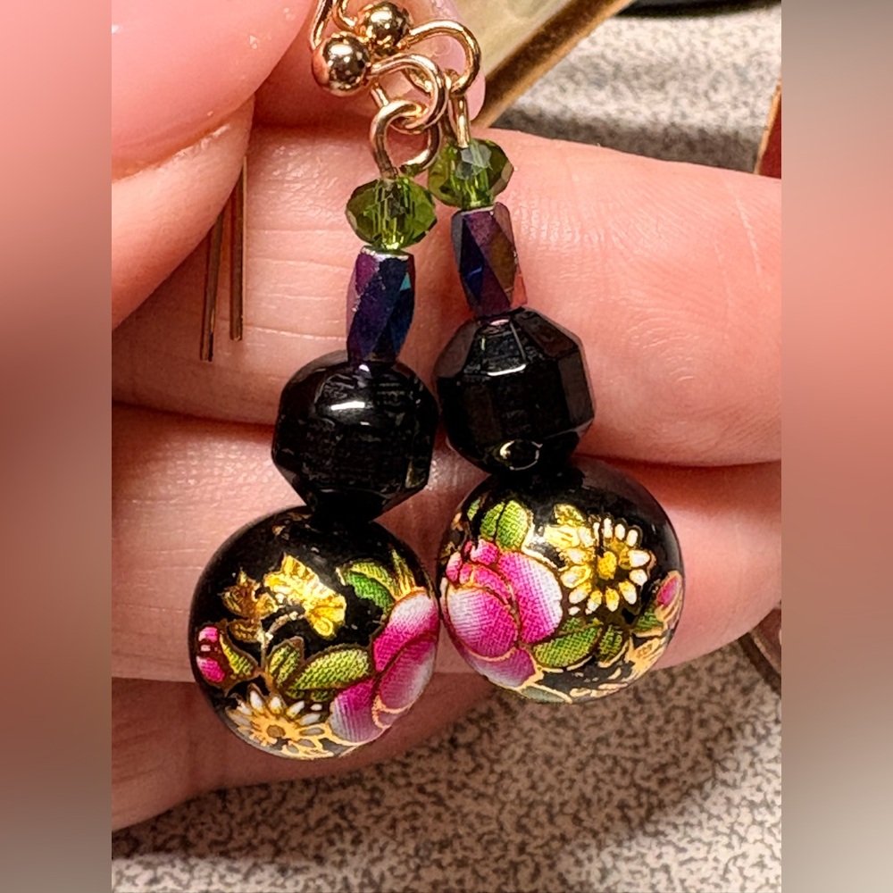 🖤☀️Hand painted ceramic earrings